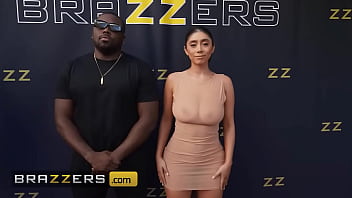 Brazzers – Violet Myers Pamer Lubang Pantat Ke Paparazi