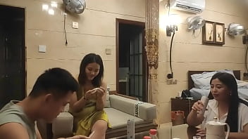 Gadis Tionghoa Yang Sangat Modis, Terlihat Seperti Wanita Muda