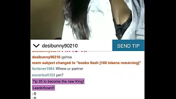 Gadis India Seksi Menekan Payudara