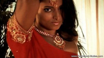 Gadis Dari India Yang Eksotis
