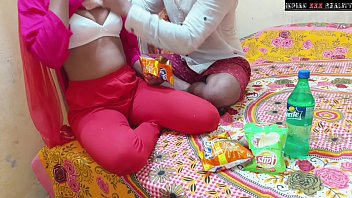 Kakak Tiri Kasih Kurkura Dan Ngentot Adiknya – Film Hindi Xxx