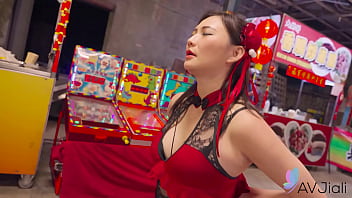 Gadis China Bernama Mio Digituin Di Pasar Malam.