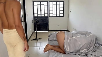 Mbak Tia Datang Ke Rumah Dan Pura-pura Jadi Istriku Biar Kubikin Dia Orgasme