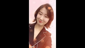 Analis Keuangan Terkenal Asal China, Dorrit Yaqi, Menghisap Kontolku