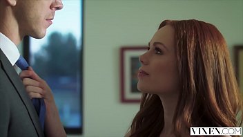 Ella Hughes Memohon Untuk Diikat Dan Didominasi