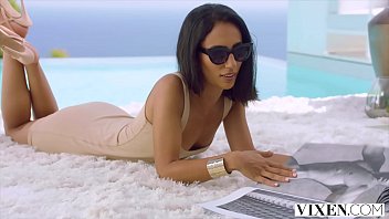 Vixen Model Cantik Yang Tahu Apa Yang Dia Mau Dan Mengambil Kendali