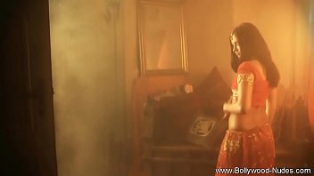 Gadis Cantik Bunga Dari India