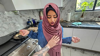 Istri Berhijab Seksi Ingin Selamatkan Pernikahan Dengan Belajar Oral Dan Bicara Kotor – Hijablust