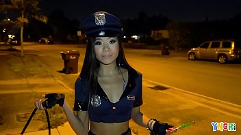 Vina Sky, Remaja Asia Digituin Saat Halloween