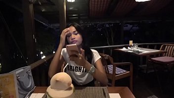 Dia Diam Tak Bergerak Lama, Tetap Mempertahankan Creampie