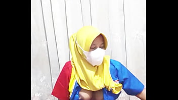 Gadis Berhijab Di Indomaret Masturbasi Sebelum Berangkat Kerja