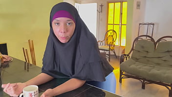 Menipu Ibu Tiri Muslim Arab Pakai Hijabnya
