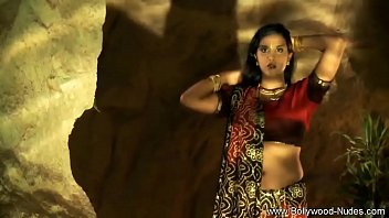 Gadis Seksi Melepas Baju Di India