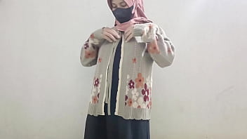 Cewek Berhijab Masturbasi Pakai Mentimun