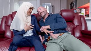 Istri Berhijab Selingkuh Dengan Teman Suami Yang Ukurannya Besar