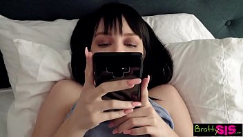 Ini Penismu? Adik Tiri Kesandung Foto Penis Kakak Tiri S13:e6