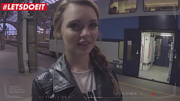 Emily Thorne Dan Charlie Dean: Bercinta Seru Dengan Gadis Rusia Cantik Di Rumah