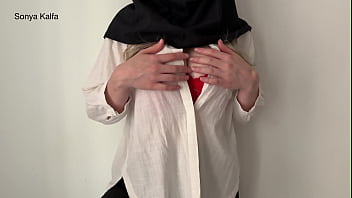 Sekretaris Berhijab Yang Seksi Rela Menyerahkan Diri Demi Kenaikan Gaji
