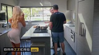 Cerita Istri Nyata – (courtney Taylor, Keiran Lee) – Courtney Bantu Dengan Tangannya – Brazzers