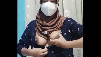 Mahasiswi Berhijab Yang Cantik Melakukan Masturbasi Saat Rumah Sedang Sepi