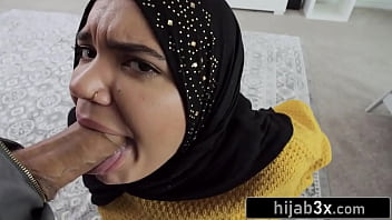 Adegan Panas Kakak Tiri Berhijab Dengan Adik Tiri Demi Uang (naudi Nala)