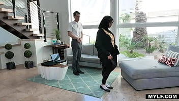 Kylie Kingston, Wanita Dewasa Yang Menginginkan Pria Muda