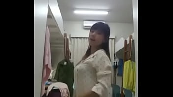 Mantan Pacar Cina-indonesia Menari Striptis